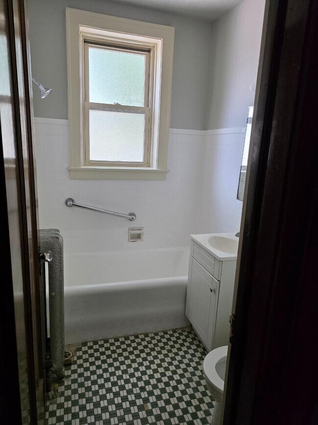 Building Photo - 1 bedroom in CHICAGO IL 60620