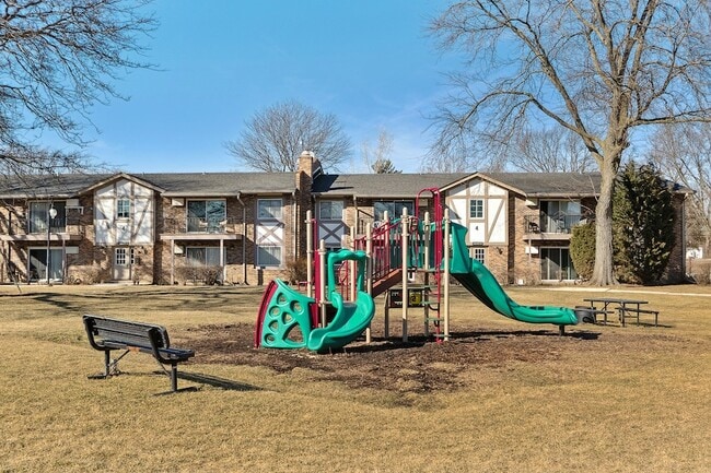 Building Photo - 9S070 Lake Dr
