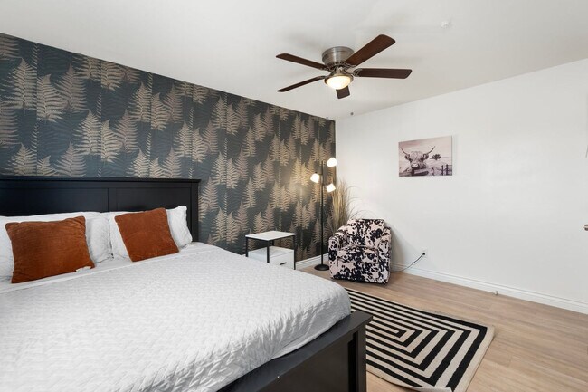 Building Photo - 5747 N 48th Ln