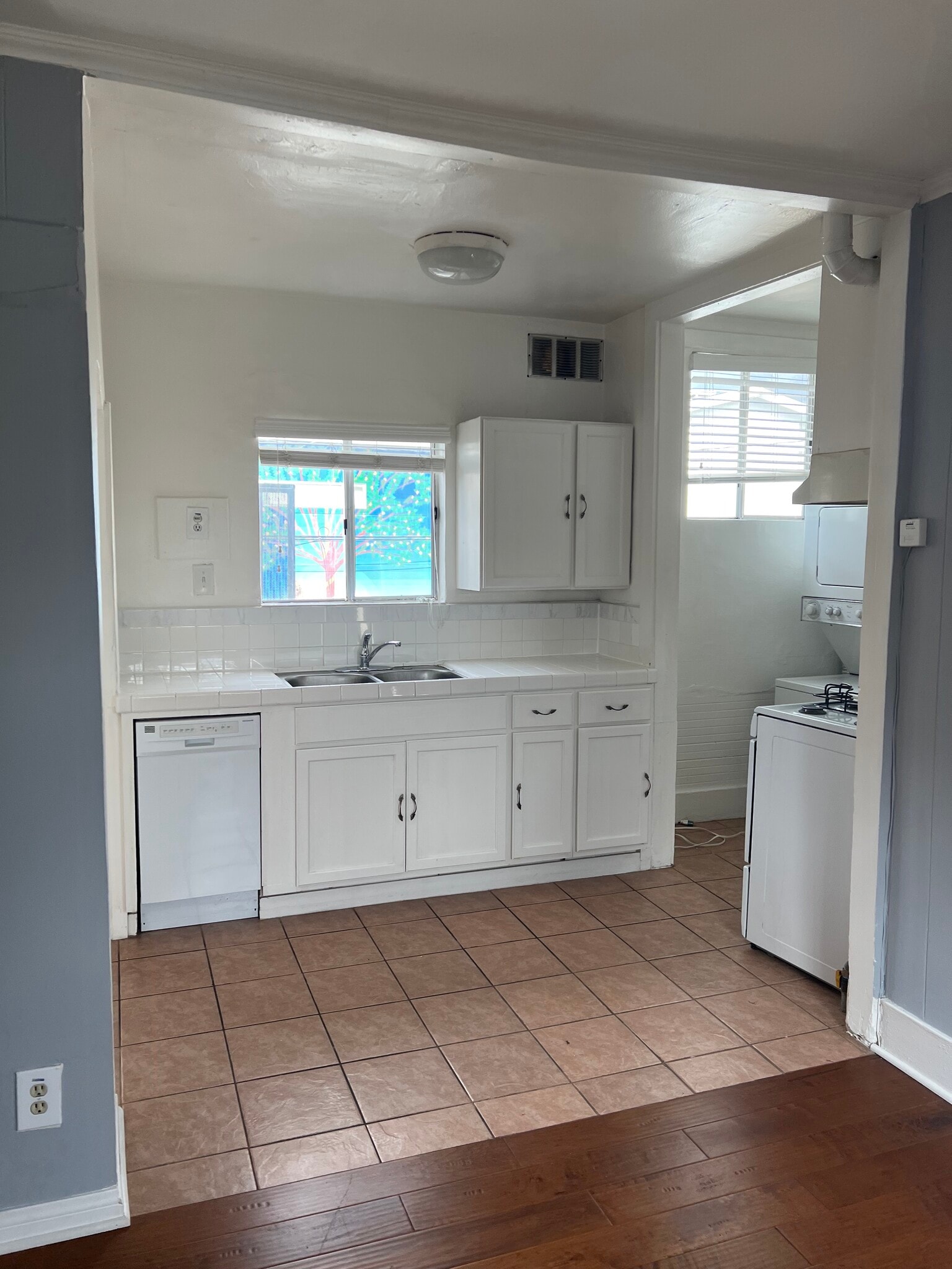 Kitchen - 533 Indiana Ave