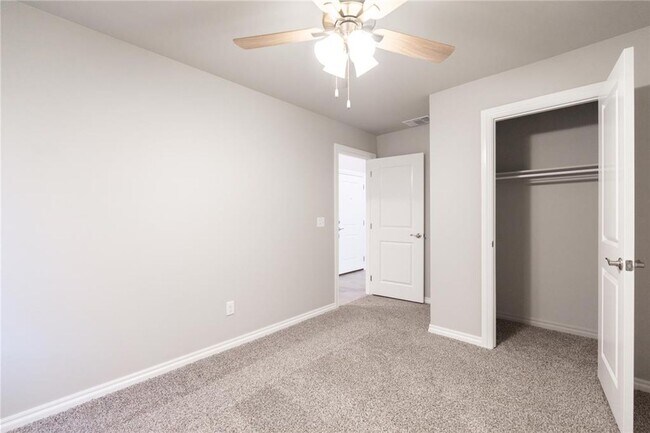 Building Photo - Brand new! Very Nice 3 bedroom 2 bath home in Choctaw schools