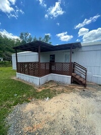 Building Photo - 2 bedroom 1 bath mobile home