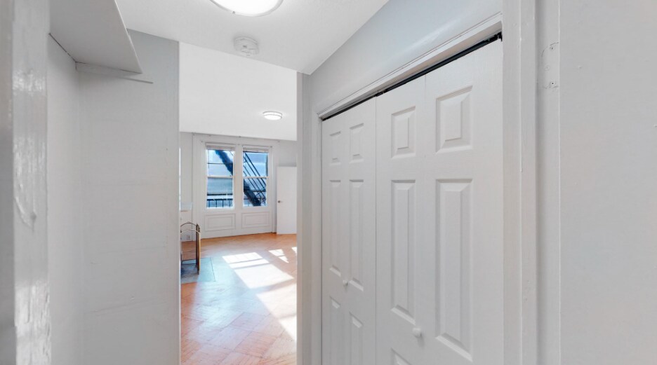 Building Photo - 482 Beacon St