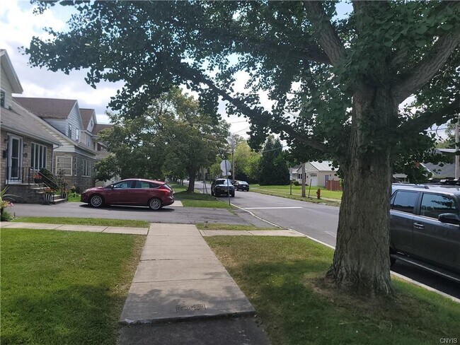 Building Photo - 400 Durston Ave