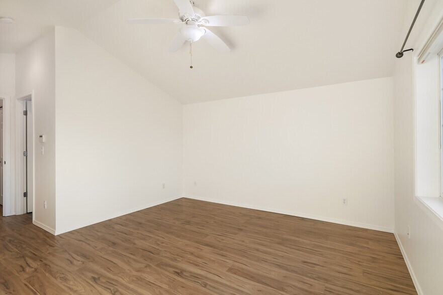 Building Photo - 11708 Greenwood Ave N