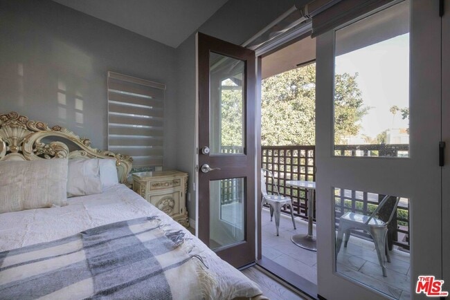 Building Photo - 1121 S Wilton Pl