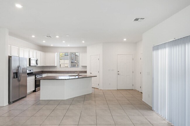 Building Photo - 10589 Sariah Skye Ave