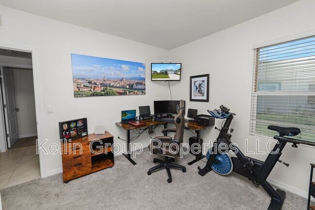 Building Photo - 833 Ambleside Dr