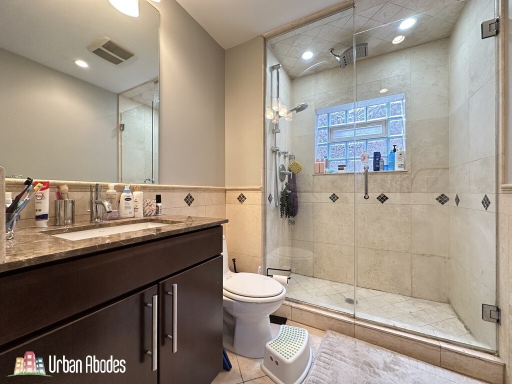 Building Photo - 907 N Damen Ave