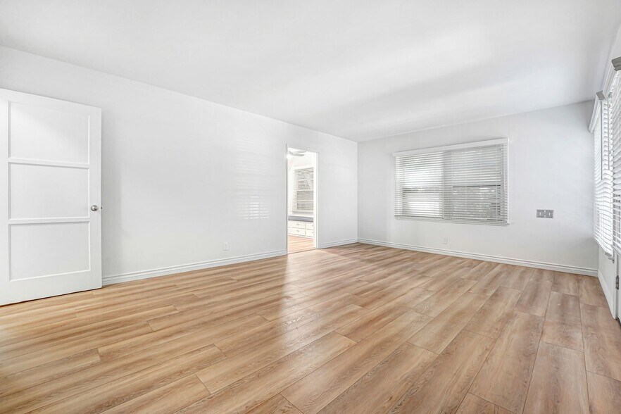 Building Photo - 1034 5th St