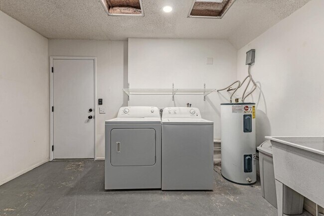 Building Photo - 13066 N 100th Dr