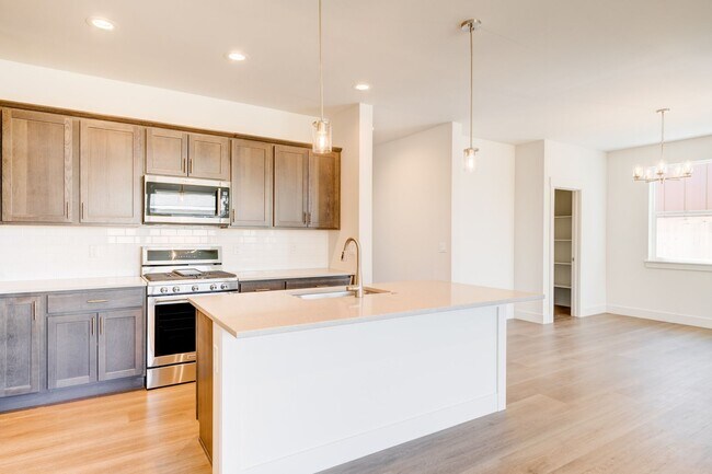 Building Photo - New Peaceful Retreat