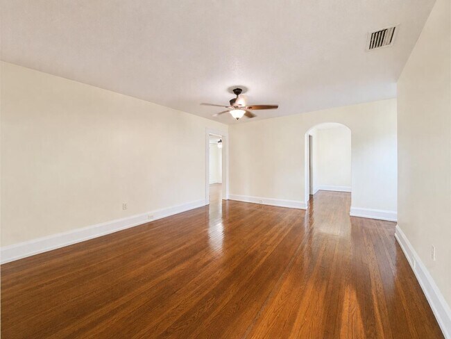 Building Photo - 748-758 Winfree Ave