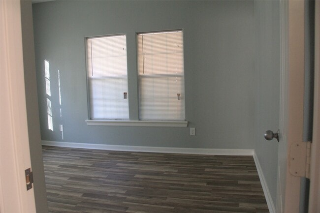 Building Photo - 724 Bowie St