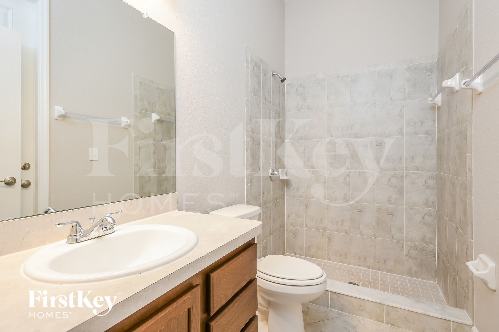 Building Photo - 321 Lake Mariana Pl