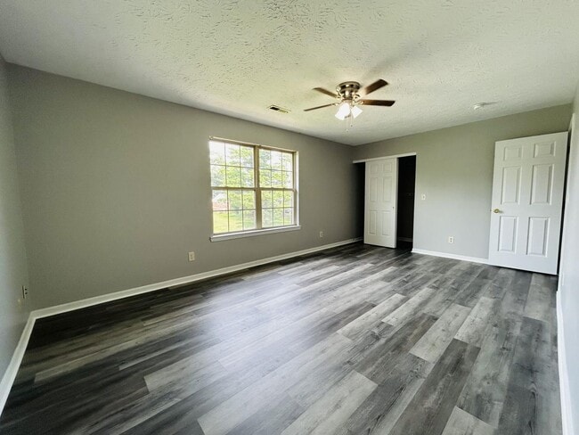 Building Photo - 13-15 Shenandoah Dr.