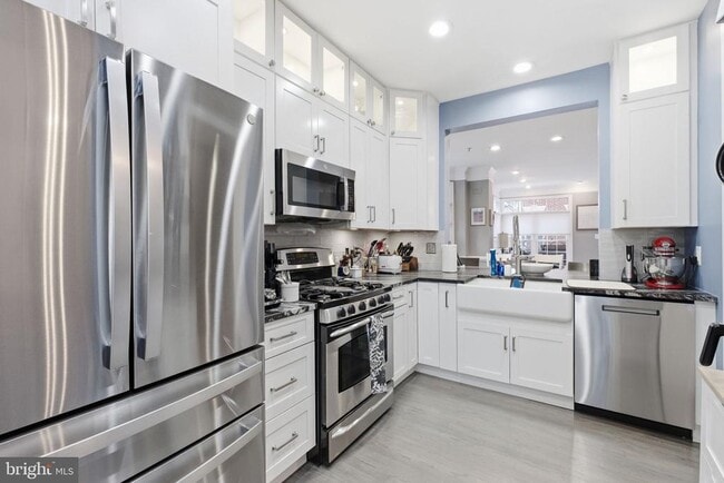 Building Photo - 1329 N Barton St