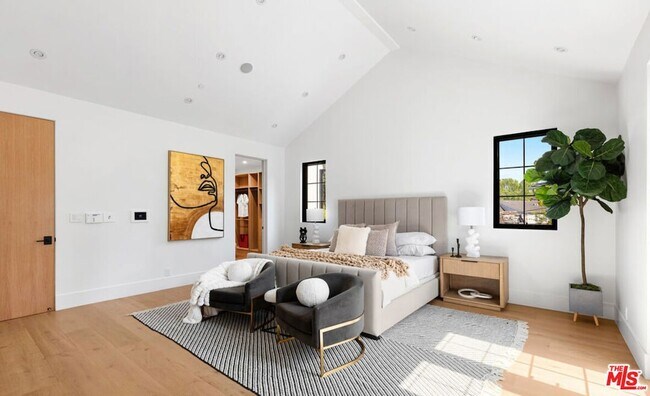 Building Photo - 2565 Patricia Ave