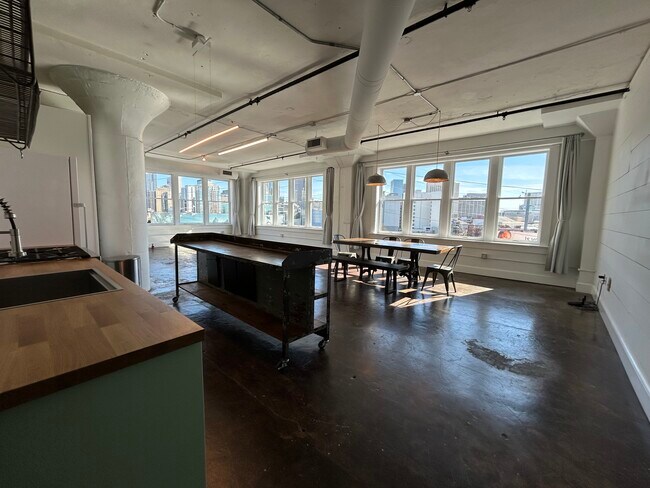 Building Photo - 426 Marietta St NW