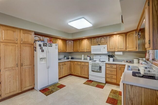 Building Photo - Punzel Sapphire Clarmar