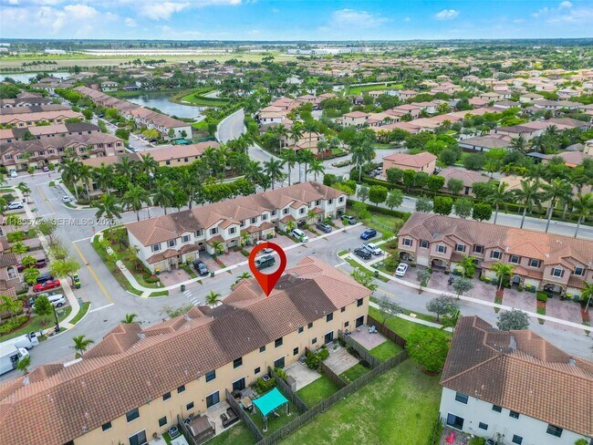 Building Photo - 3763 SE 2nd St