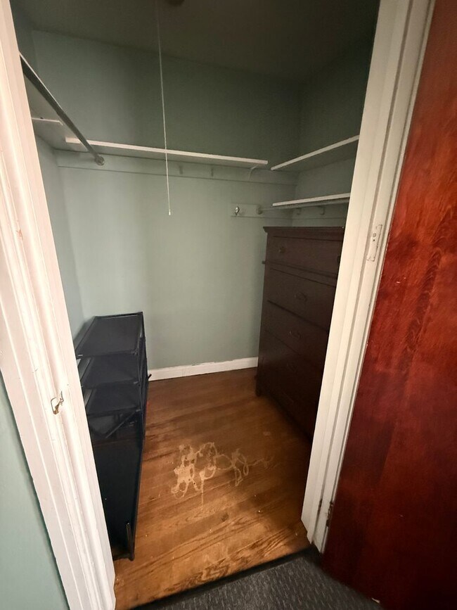 Building Photo - 110 N Gill St