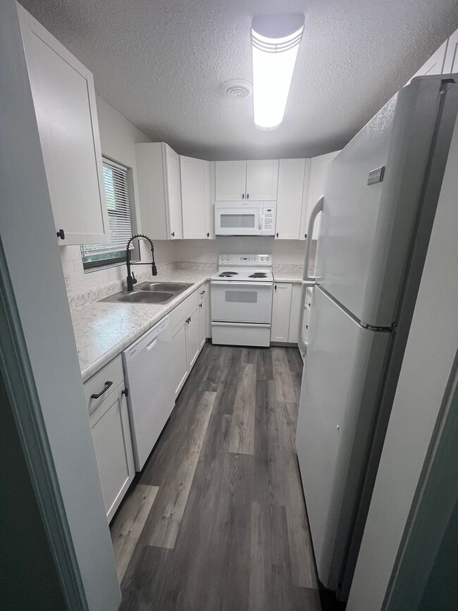 Building Photo - Freshly Renovated & Ideally Located -- You...