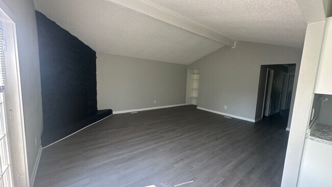 Building Photo - 104 Walnut Crest Dr