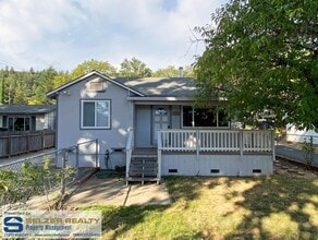 Building Photo - Cozy 3 bd. home on Ukiah's westside!