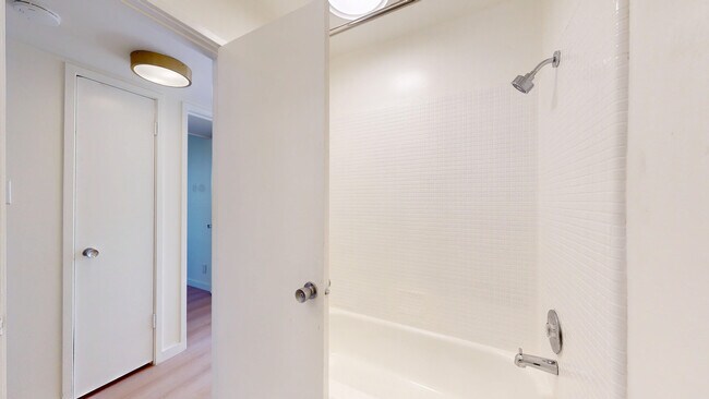 Building Photo - 1507 Carol-105