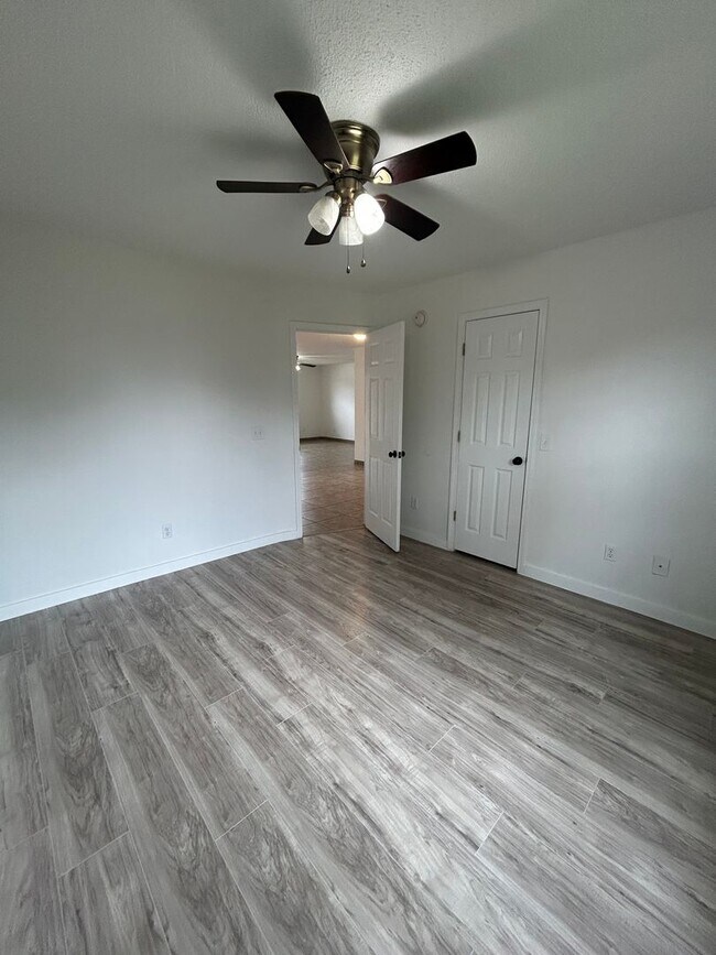 Building Photo - 3402 SW Landau Ct