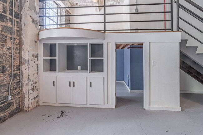 Building Photo - Authentic Loft Living w/ views of Ponce Ci...