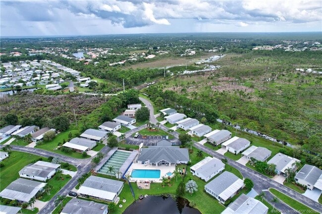 Building Photo - 7073 SE Birchwood Ln