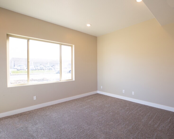 Building Photo - 291 N 200 W