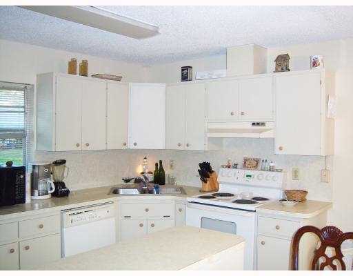 kitchen - 1916 Marcia St