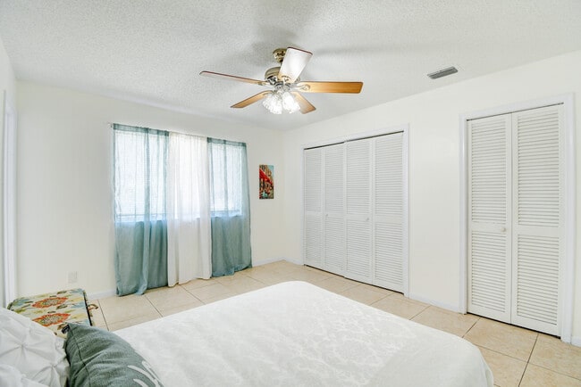 Building Photo - 420 NE 17th Ave