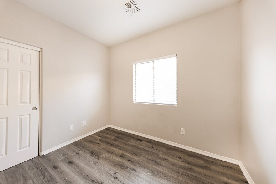 Building Photo - 3405 N 129th Dr