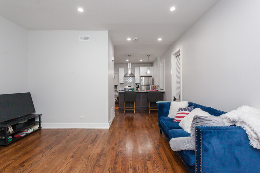 Building Photo - 2045 N Wolcott Ave