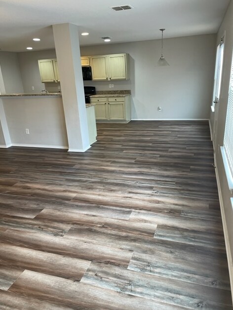 Building Photo - 9020 Garden Springs Dr