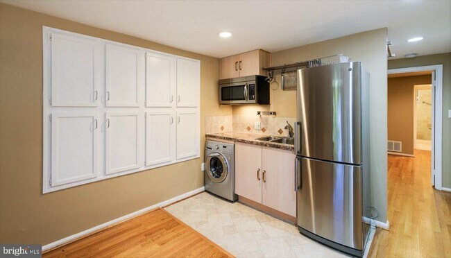 Building Photo - 3254 Q St NW