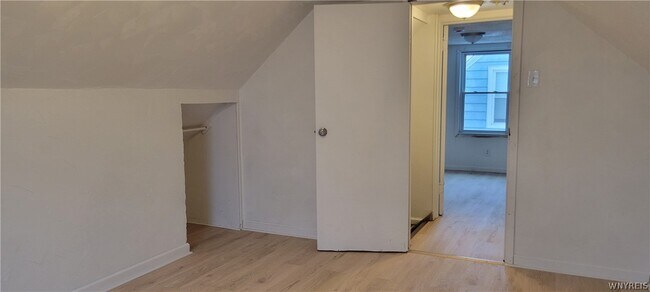 Building Photo - 3563 Sherwood Ave