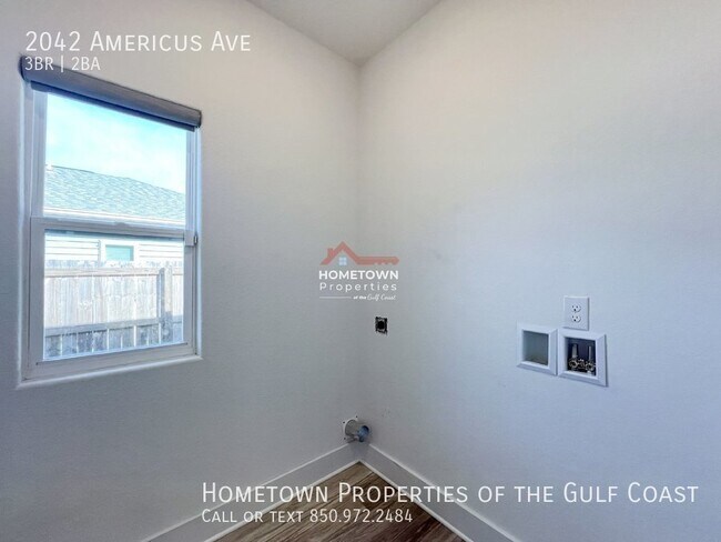 Building Photo - 3-Bedroom Home Minutes from NAS Pensacola