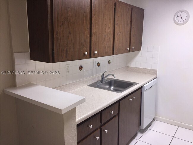 Building Photo - 10822 N Kendall Dr