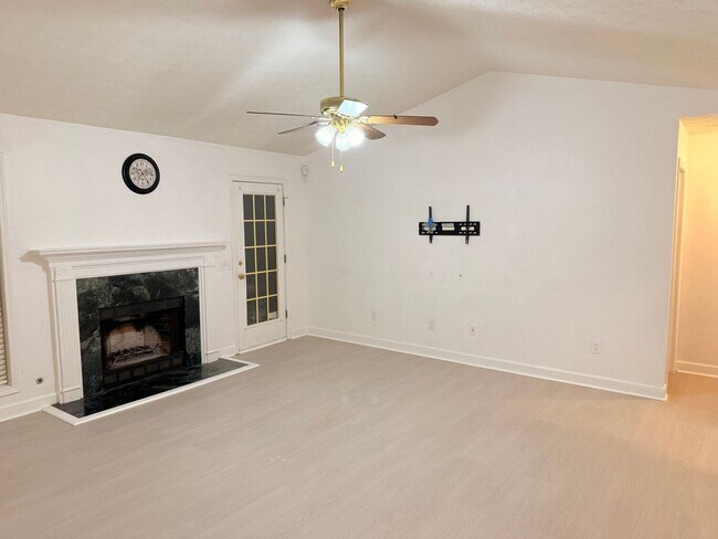 Building Photo - 1360 Avalon Dr