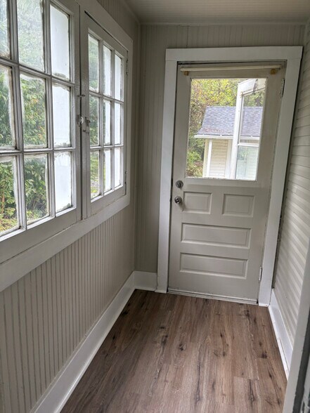 Building Photo - 208 Penn Ave