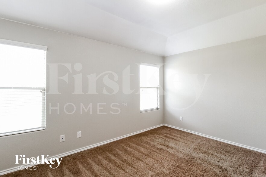 Building Photo - 303 Preakness Ln