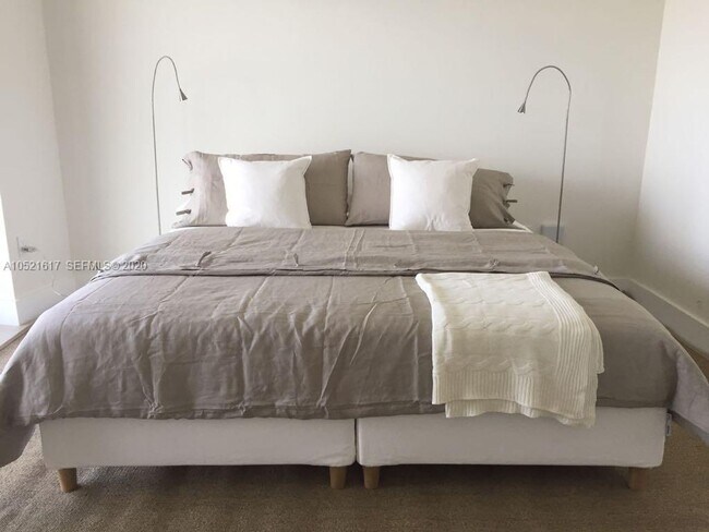 Building Photo - 2600 E Hallandale Beach Blvd