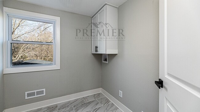 Building Photo - 7509 Lamar Ave