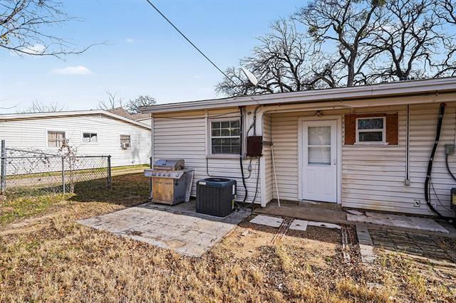 Building Photo - 2211 Barbell Ln