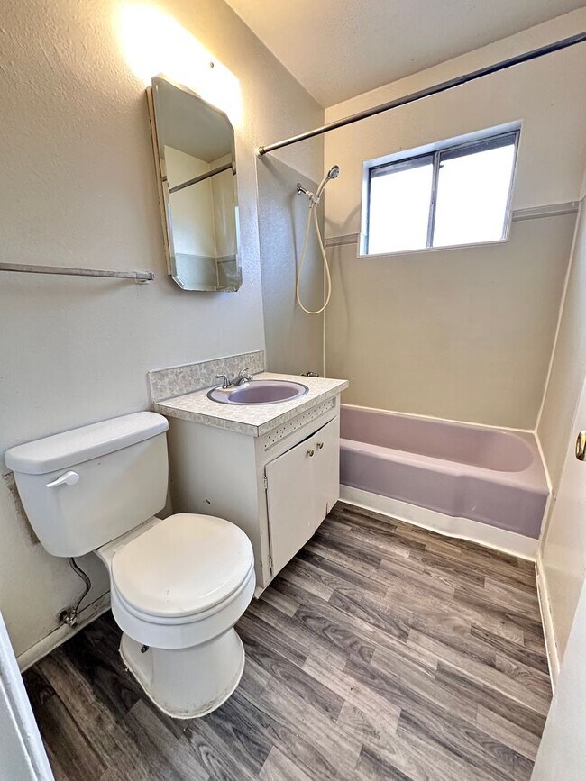 Building Photo - 3215 Morris St NE